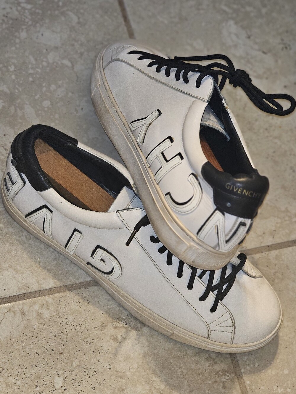 Givenchy Low-Top Leather Sneakers - White/Black - EU 42